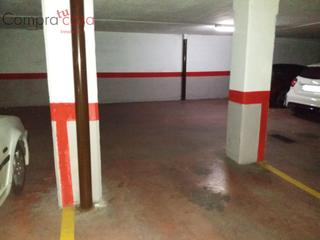 Car parking in Calle del Roble 11