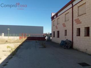 Location Bâtiment à usage industriel  Calle fresno. Alquiler..nave con gran campa..valverde del majano.