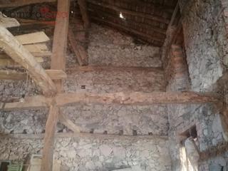 Bauernhof in Turégano. Venta..casa de pueblo con jardin..para reformar