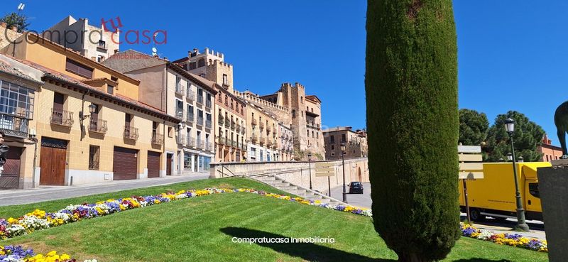 Foto a959ab2e-3f76-4206-bc98-a5298eb591ab. Aparcament cotxe a Plaza Mayor - San Agustín Segovia