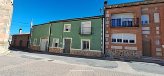 Bauernhof en Plaza san juan 1. Venta casa de pueblo con patio y garajes.