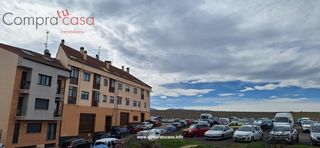Rent Office space  Calle calle clavel. Oficina en alquiler. multiples actividades.baños y cocina.