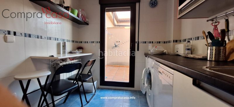 Foto b4fa5f7a-e05f-4848-af92-a0f3e4985308. Rent flat with heating parking in Espirdo