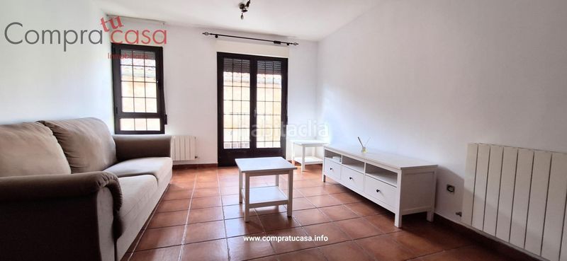 Foto 0f969417-d55a-4bc2-b5b8-12d3da8e12b5. Alquiler casa pareada alquiler pareado con patio en zamarramala en Segovia