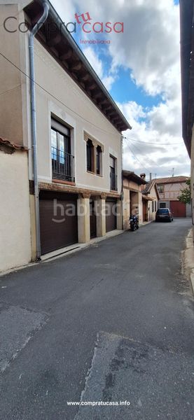 Foto c4afa42e-1b29-48c8-84d8-cda261794c18. Alquiler casa pareada alquiler pareado con patio en zamarramala en Segovia