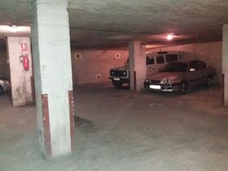 Aparcament cotxe a Nava de la Asunción. Venta de plazas de garaje junto jardín botánico