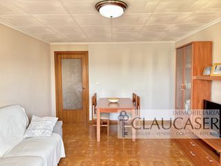 Etagenwohnung  Del cantábric. Luminoso piso con ascensor en avenida cantábrico  badia del vall