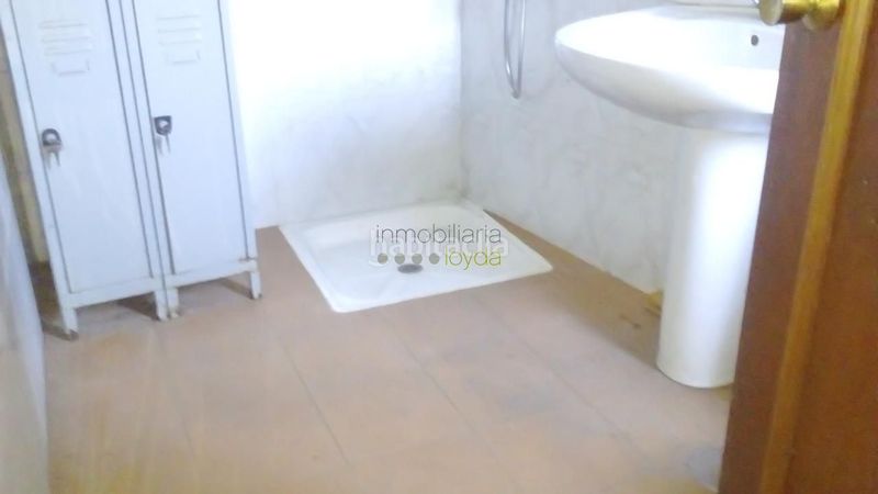 Foto c9a9f421-770a-402d-abc5-1c667f655a7c. Lloguer local comercial amb calefacció a Mos