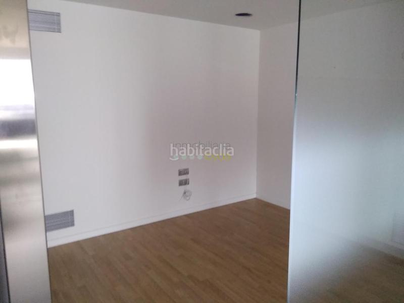 Foto ce774718-9195-4b15-9817-eb4435ce461e. Alquiler local comercial en Mos