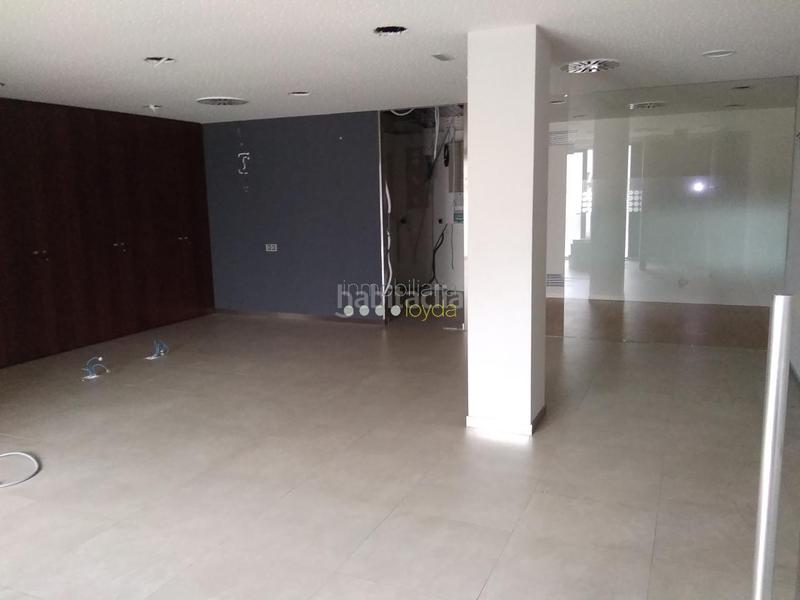 Foto f9e6cc2b-fb2b-4103-9242-cb762d9f533e. Lloguer local comercial a Mos