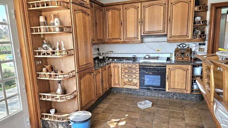 Foto db54216a-89ff-47a1-bbf9-1442b43fa0d2. Maison avec chauffage parking dans Mos