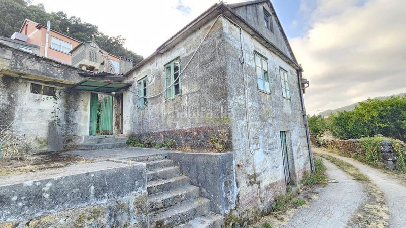 Foto fe6309c7-21a0-45b3-a113-b6f7e07b6f2a. Casa amb calefacció a Cangas pueblo Cangas