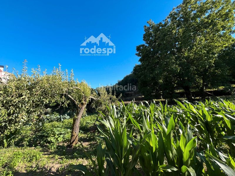 Foto 56d69ebc-ce04-4e1d-b8bb-5235c1b8350d. Casa adossada a Leiro