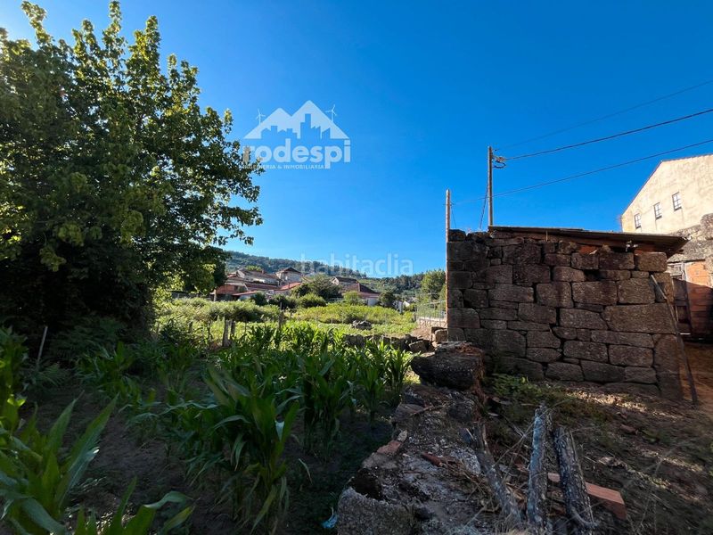 Foto 7afc232c-e2ed-48dd-8d32-37c80777a6a1. Casa adossada a Leiro