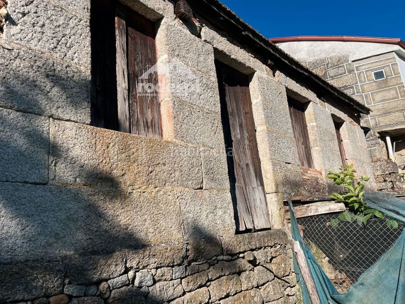 Foto c8318da5-d766-4f4a-bef5-e8c142c64eec. Casa adossada a Leiro