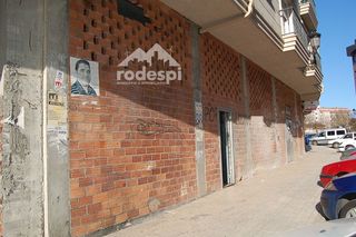 Local Comercial a Ponteareas. Oportunidad, venta bajo comercial rectangular, muy buena zona po