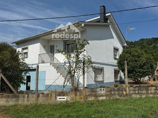 Chalet à Teixeira (A). A teixeira