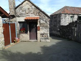 Masia a Covelo (O). Conjunto de 2 viviendas en covelo