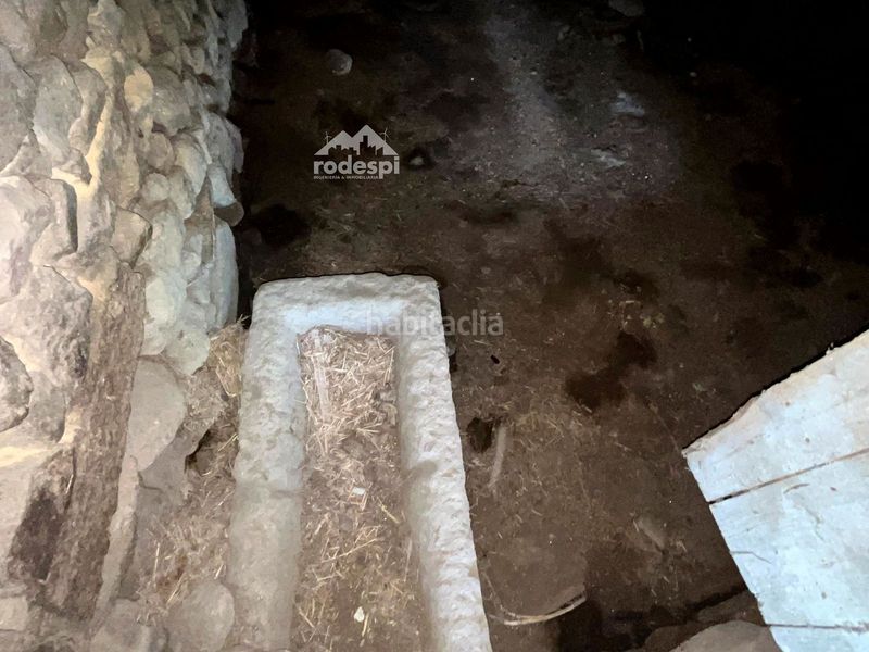 Foto d1b1bbae-d10a-4fd2-84fe-818282000f30. Casa adossada a Arbo