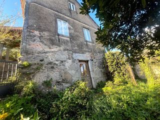 House in Salvaterra de Miño. Na, salvaterra de miño