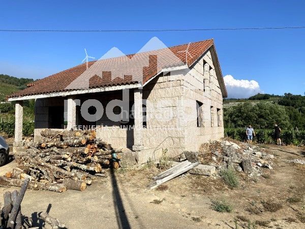 Foto 118f4122-22e3-4efb-b412-c3d764b032ea. Casa amb aparcament a Leiro