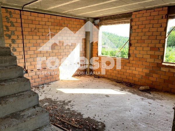 Foto 22a117eb-9149-4088-8b38-dcad072904a9. Casa amb aparcament a Leiro
