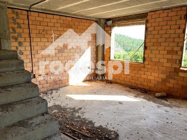 Foto 36362a18-3b26-4bd8-9979-369bc440f80a. Casa amb aparcament a Leiro