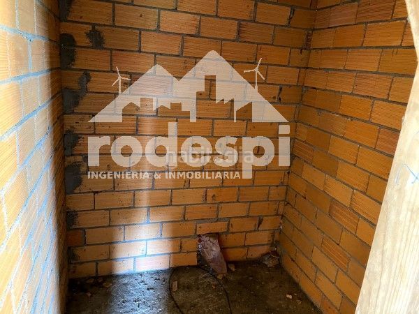 Foto 55e08145-2425-4b6c-84da-6f404d188f92. Casa amb aparcament a Leiro