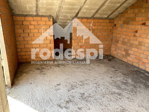 Foto 600e1d2e-bf75-4b2a-b362-513e7237f104. Casa amb aparcament a Leiro