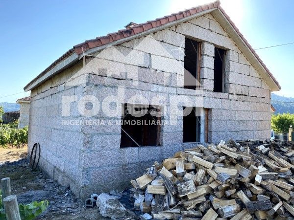 Foto 62989685-2d79-470e-bca0-852fd8f33d17. Casa amb aparcament a Leiro