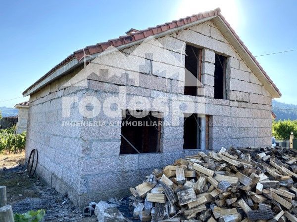 Foto 7993974d-92d6-4f64-a43f-54686d07ec30. Casa amb aparcament a Leiro