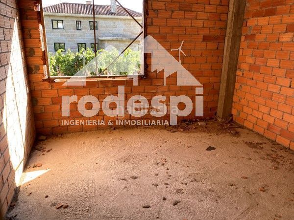 Foto 81628372-1564-4755-adbd-eeb2dcf6baa3. Casa amb aparcament a Leiro