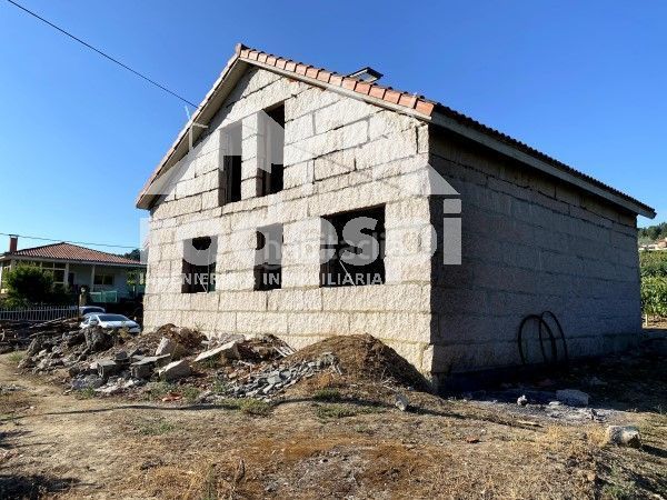 Foto 878febb6-a67c-4f58-ad63-78a2854f17b3. Casa amb aparcament a Leiro