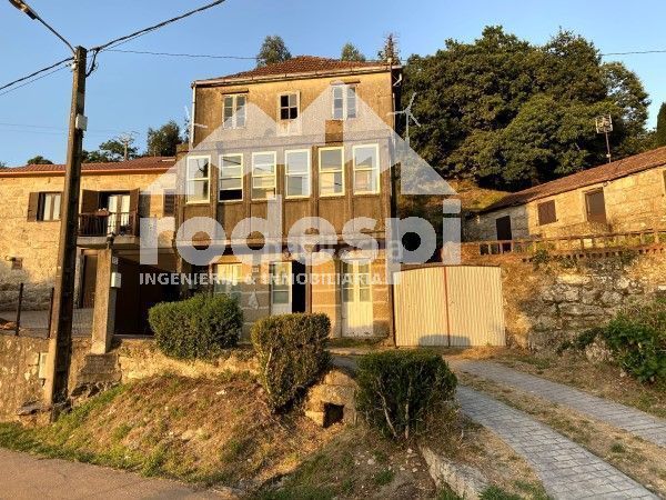 Foto 3be6df4d-ce5a-4b2f-94bd-713bd99e1866. Casa amb aparcament a Covelo (O)