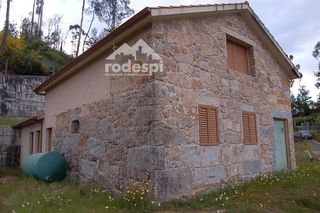 Xalet a Ponteareas. Venta de casa de construcción nueva pendiente de rematar en gula