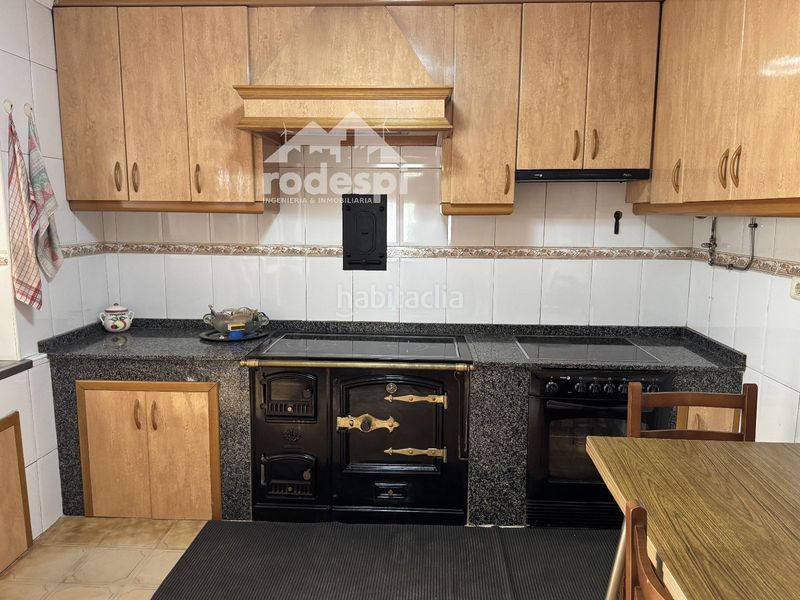 Foto 0cd02e6b-3500-4a43-a484-2a2cf1eb1e5e. House with parking in Cañiza (A)