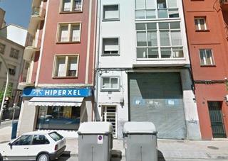 Oficina a Ventiun. Pequeña oficina en venta en la avenida de santiago, con trastero
