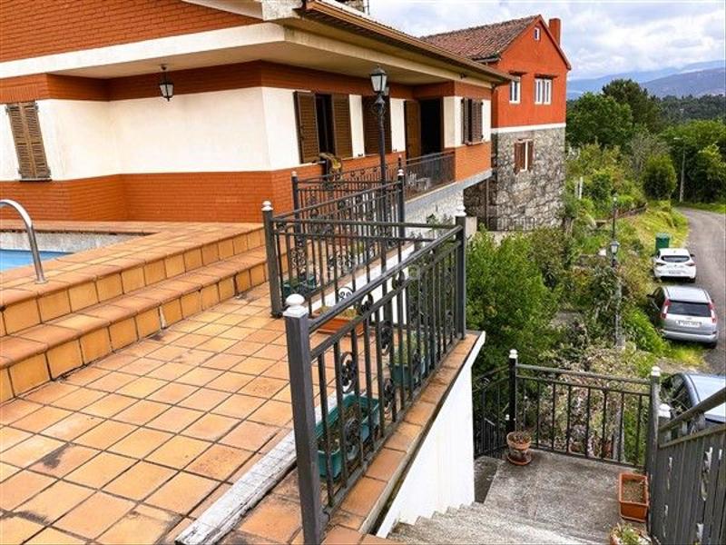 Foto 5719848f-95fb-4523-a1fd-cebe040b1887. Casa  con piscina en Crecente