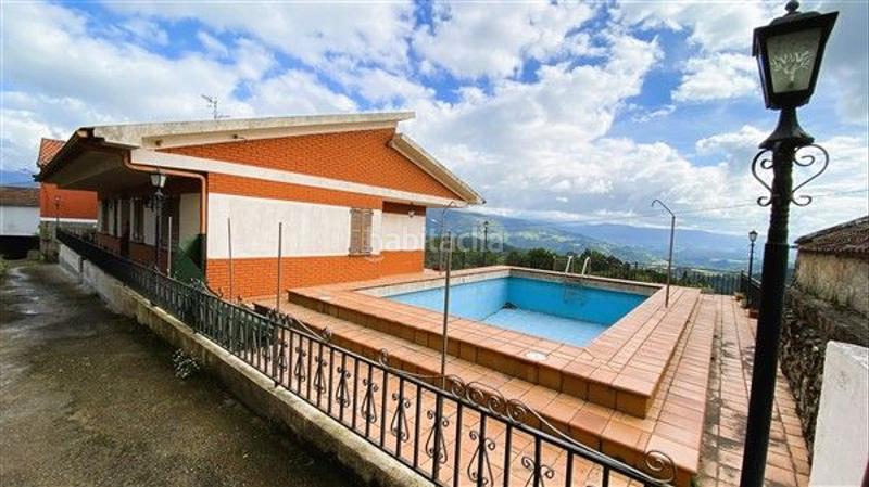 Foto f8b538fe-42e3-44ec-8ed8-809fb5ee0933. Casa  con piscina en Crecente