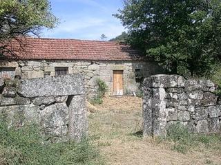 Casa a Covelo (O). Típica casa gallega de piedra a la venta en covelo