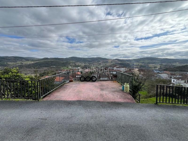 Foto a0d4450a-ca1d-4768-958b-e059bce0dac0. Casa adossada a Beade