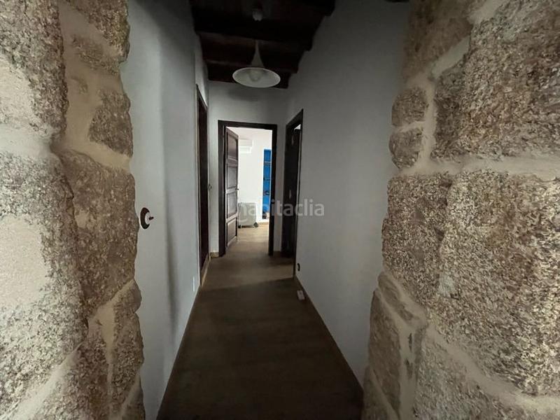 Foto ad779a3c-7bd2-486b-ad33-dbb118f62ef9. Casa adossada a Beade