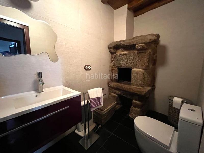 Foto ca923f15-2173-44d2-961e-af80cac9273d. Casa adossada a Beade