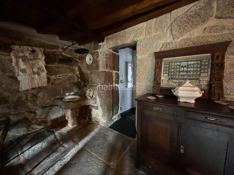Foto d62d6ade-2c05-4010-b94e-e67c827ef28a. Casa adossada a Beade