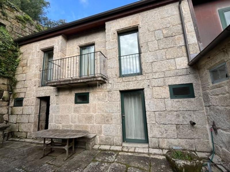 Foto f04fe7ad-b4ce-4226-b8fe-4a98d9113d81. Casa adossada a Beade