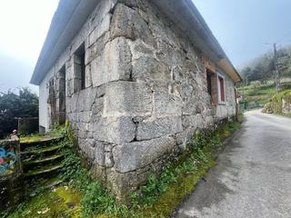 Maison à Crecente. Casa en venta en angudes