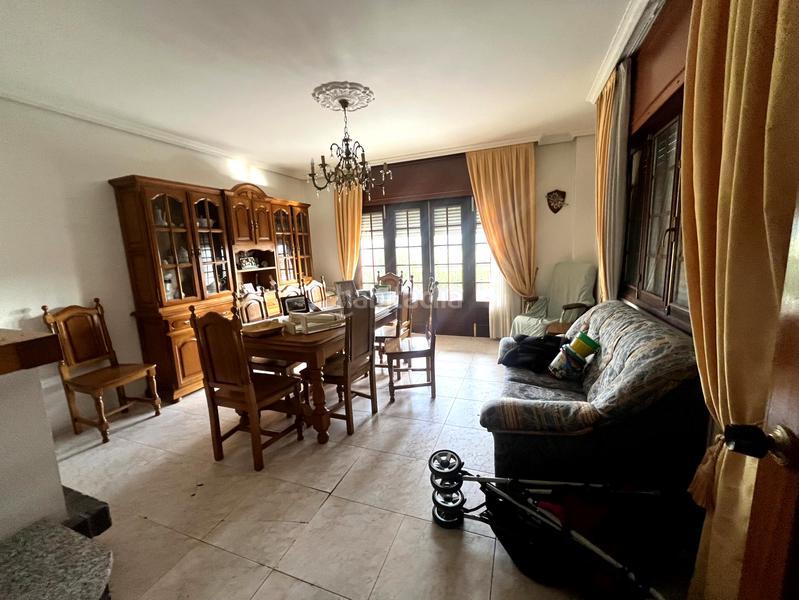 Foto d033a557-1a0e-4e79-946d-b6a8eb60dad9. Chalet amplia casa en as neves en Neves (As)