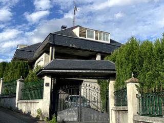 Chalet  N/a. Amplia casa en as neves