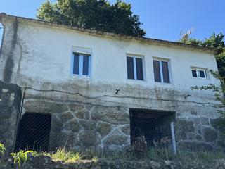 Casa  Lugar calvos. Casa en arbo situada en entorno privilegiado