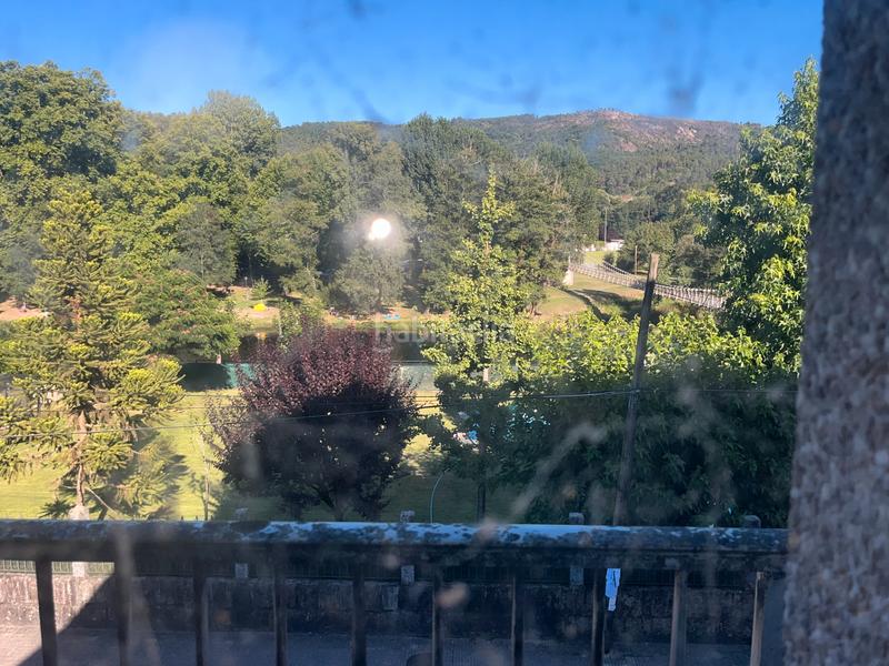 Foto 40b833e8-c6ae-4aa9-b9f0-0aab7eacdb61. Casa adossada a Leiro